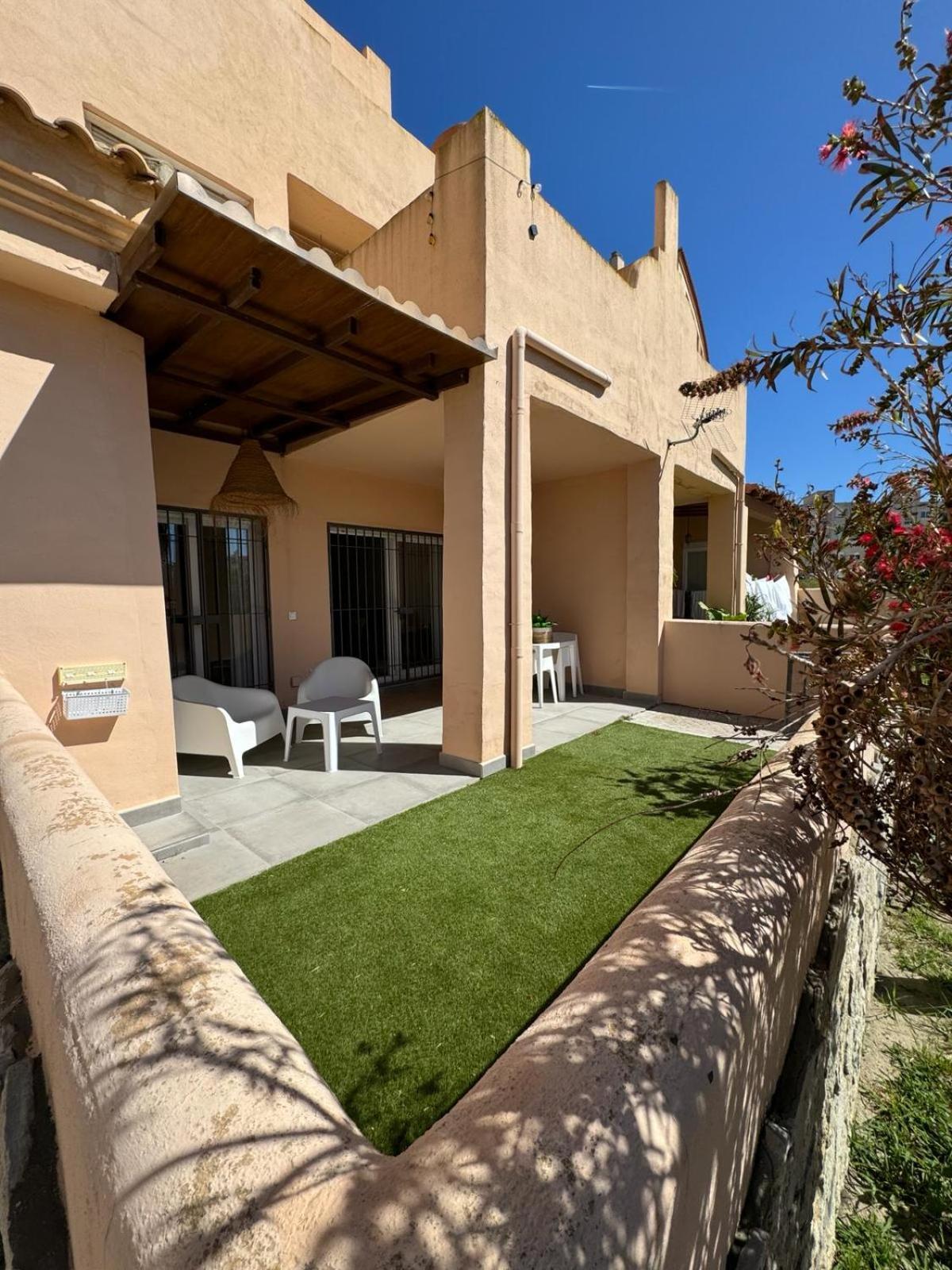 Surf Apartment - Wifi - Parking - Swimming Pool - Patio - Garden Tarifa Exterior photo