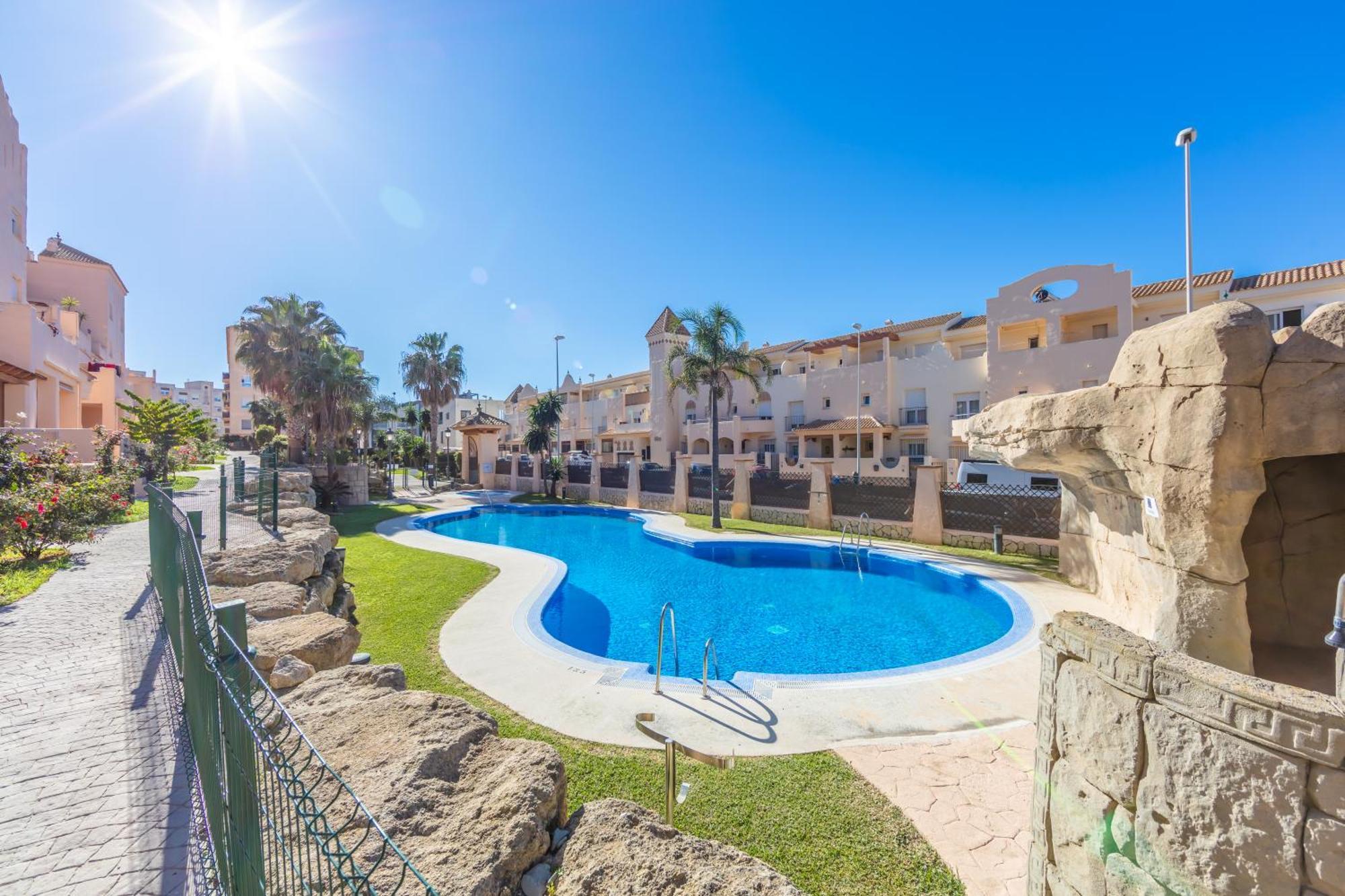 Surf Apartment - Wifi - Parking - Swimming Pool - Patio - Garden Tarifa Exterior photo